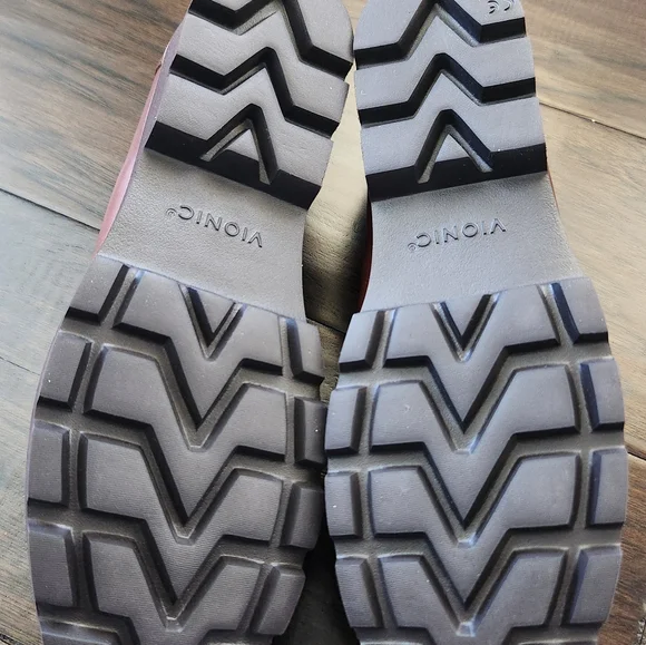 Vionic Kensley Leather Slip-On Lug Sole Platform Loafers. Women's size 9.5. - Picture 10 of 11